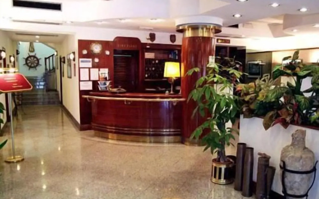 Hotel Crystal & Residence