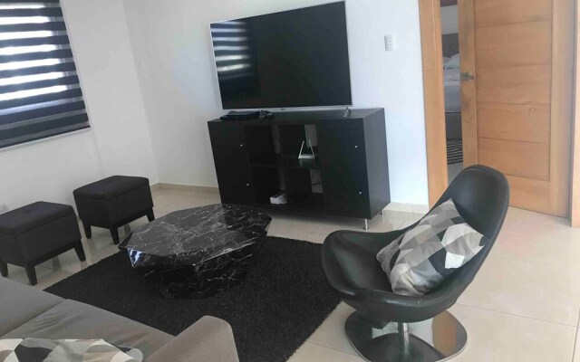 Eclectic 3 levels and 5 bedrooms penthouse