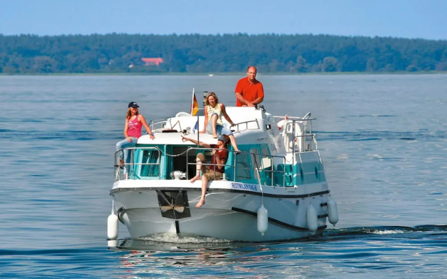 Kuhnle-Tours Hafendorf Müritz