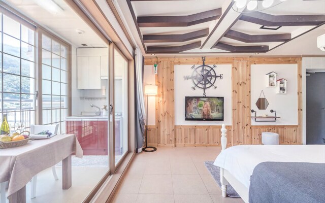Geojedo Whirlpool Pension (pets friendly)