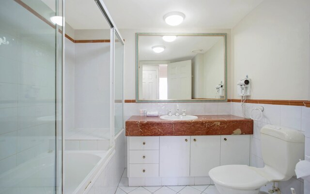 Soul Surfers Paradise 3 Bedroom Beach Apartment