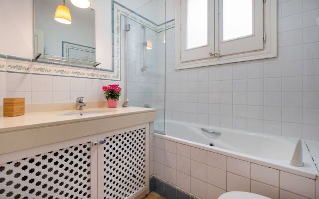 Stunning 4BR Apart in Sagrada Familia