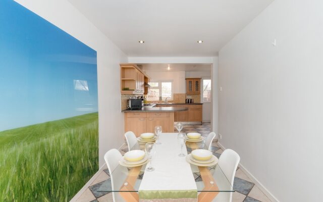 Sulston Lodge 3-Bedroom House