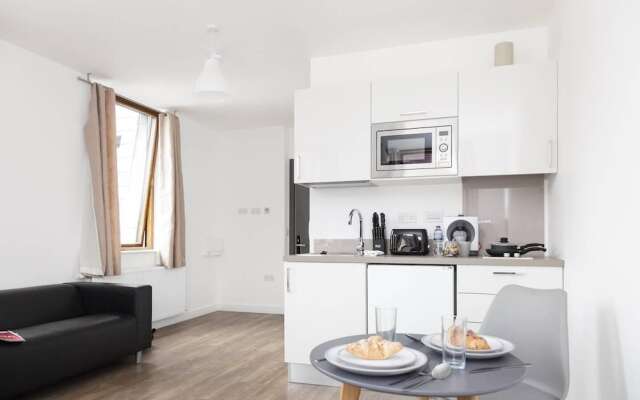 Spacious And Elegant City Centre Studio!