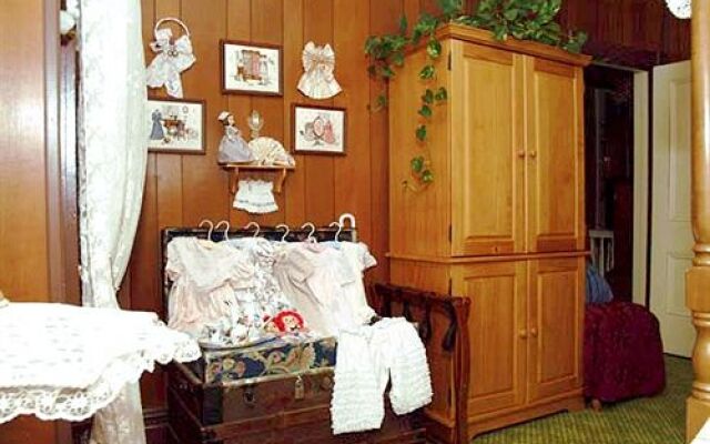 Gelinas Manor Victorian Bed and Breakfast