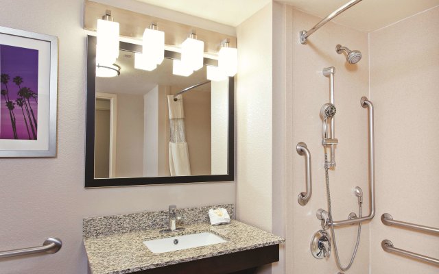 La Quinta Inn & Suites by Wyndham Santa Clarita - Valencia