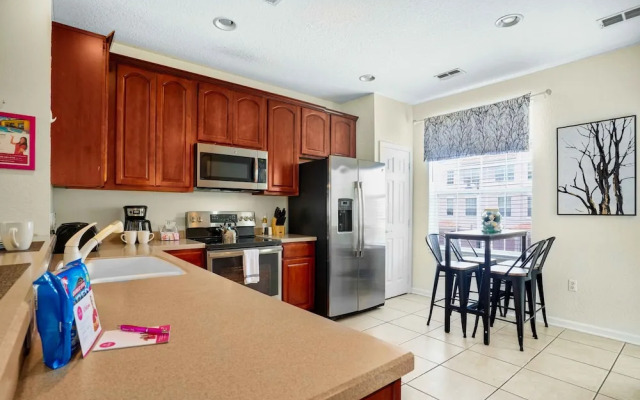 Spacious Townhome W/patio & Garage! Sleeps10