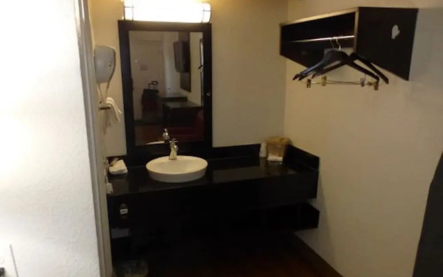 Motel 6 Florissant, MO
