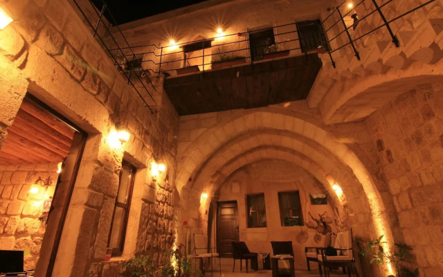 Tafana Cave & Stone Lodge