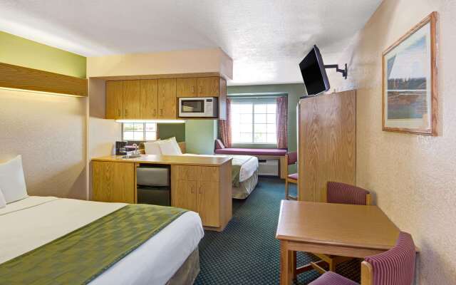 Microtel Inn & Suites by Wyndham Albuquerque West