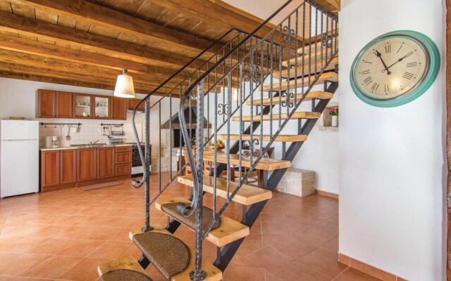 Nice Home in Porec With 2 Bedrooms, Internet and Outdoor Swimming Pool