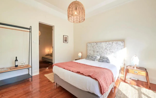 Quiet and Central 2BR APT, By TimeCooler