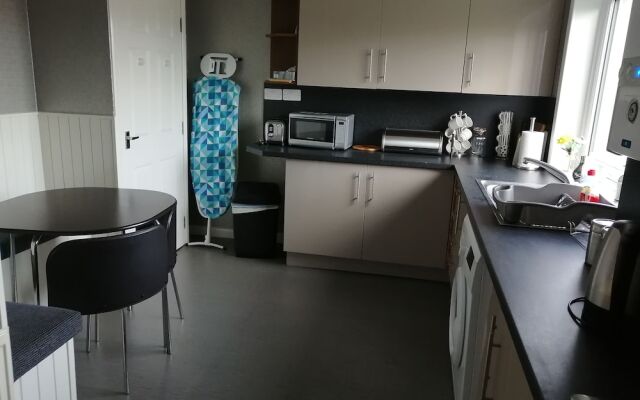 Inviting, Light and Airy 3-bed Apartment in Wick