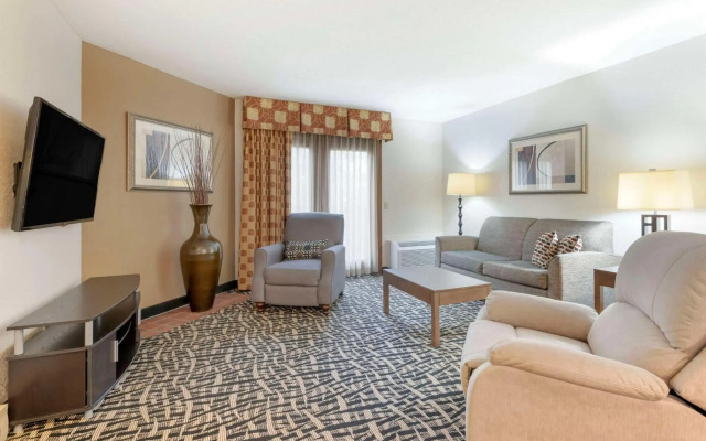 Quality Inn & Suites Mayo Clinic Area