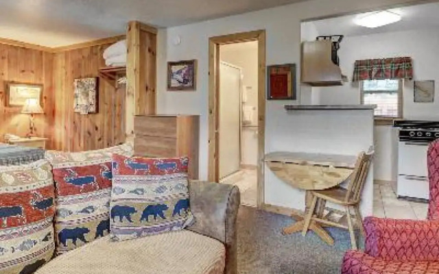 Eagle Fire Lodge & Cabins