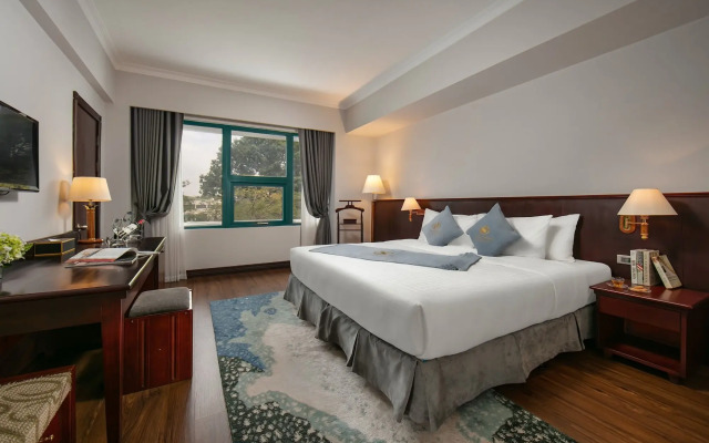 The Tray Hotel