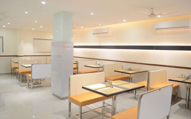 Hotel Ashray Inn Express
