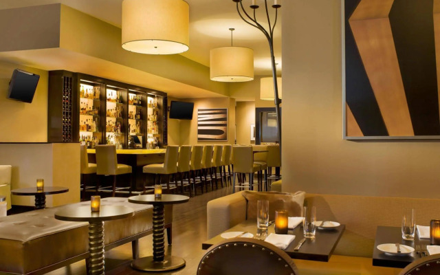 Sheraton Commander Hotel