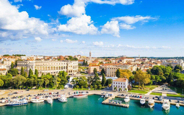 Pool Apartment Suzi 4