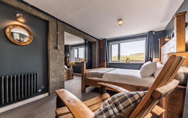 Storr Apartments