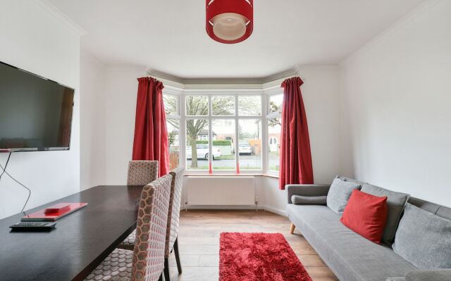 Dirac Lodge 4-bedroom House