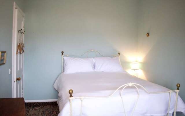 Bright & Spacious One Bedroom Flat Near Leith