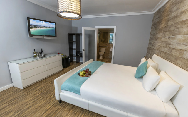 Chesterfield Hotel & Suites
