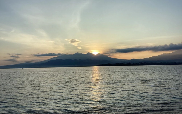 Juliantos by the sea