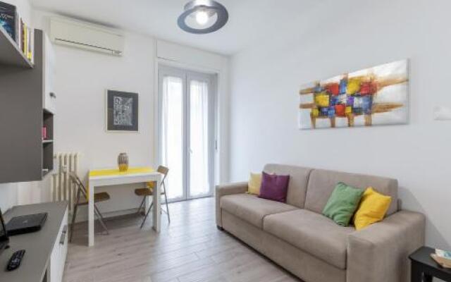 Piazza De Angeli M1 Comfortable Flat with Balcony