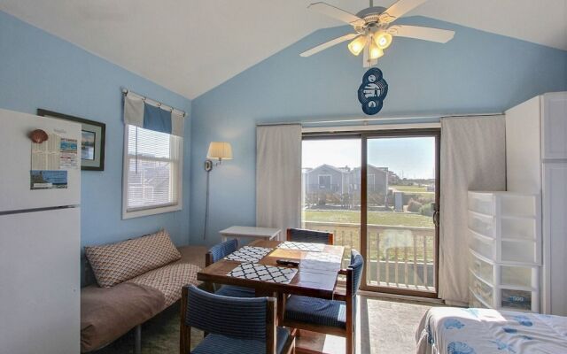 29 Cabana Anna Studio Bedroom Condo by RedAwning