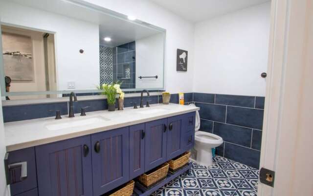 Dreamy Farmhouse In Studio City