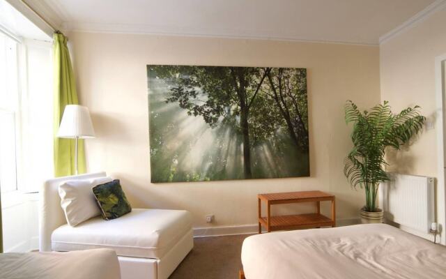 JOIVY Perfect Location - Stylish 2bd Rose St Apartment
