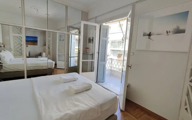 Stylish 1BR Apt With Retro Kitchen View Balcony