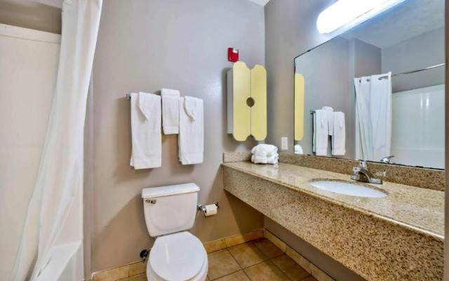 OYO Townhouse Beaumont Medical Center Area