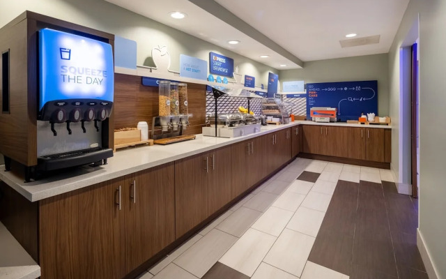 Holiday Inn Express Coventry S - West Warwick Area