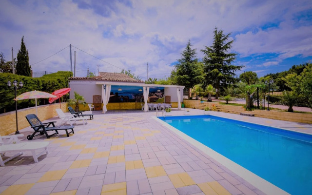 Holiday House & Events With Private Pool in the Center of Sicily
