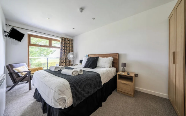 Modern Peaceful Open Plan 1-bed Apartment Rutland