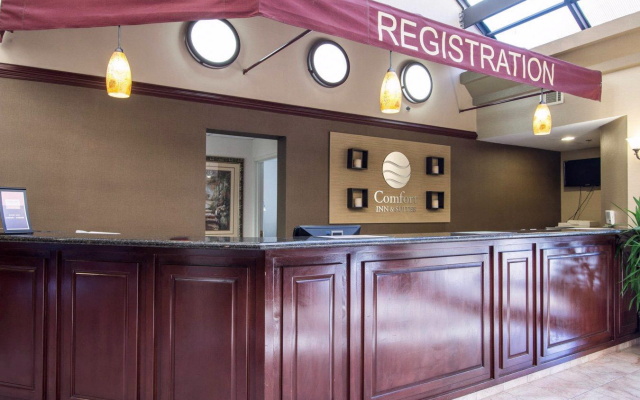 Comfort Inn & Suites Suwanee - Sugarloaf