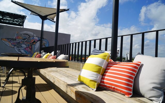 Borough Capsule Hostel Bali