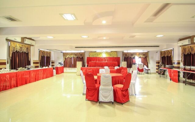 OYO Flagship 17173 Hotel Function Inn