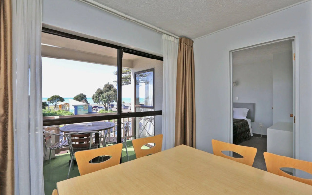 Edgewater Motor Lodge