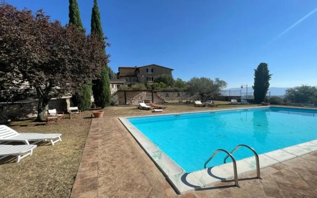 Huge manor close to Spoleto - With large pool, expansive grounds