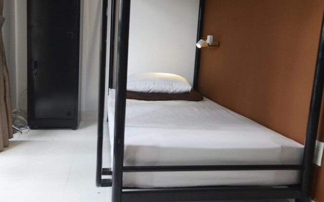 6feet Hostel