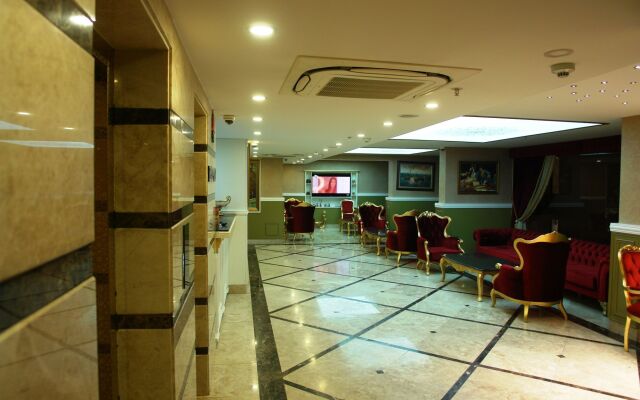 River Hotel