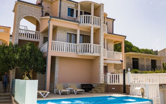 Apartments Jela