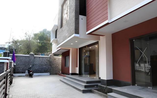 OYO Premium Convent Road BSNL Junction