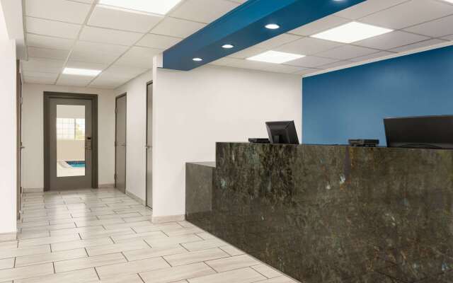 Baymont by Wyndham Blackwell I-35