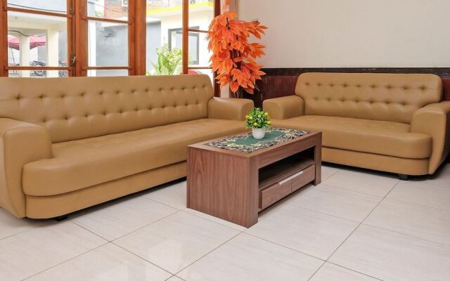 ZEN Rooms near Stasiun Kota Baru