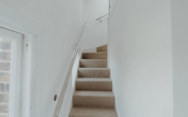 Stylish and Modern 2-bed Apartment in Herne Bay