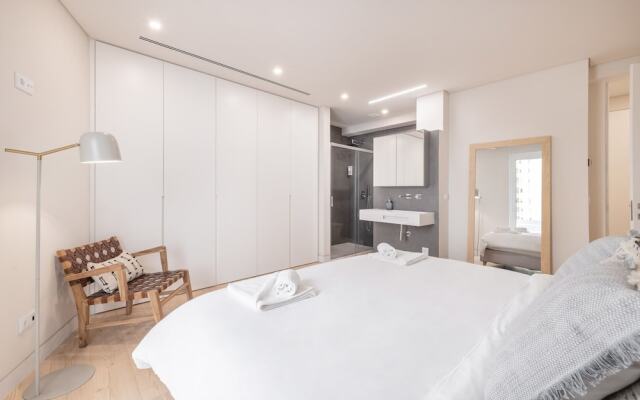 Bay View Penthouse by Olala Home